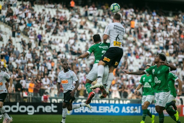Corinthians venceu lanterna Chapecoense duas vezes por 1 a 0