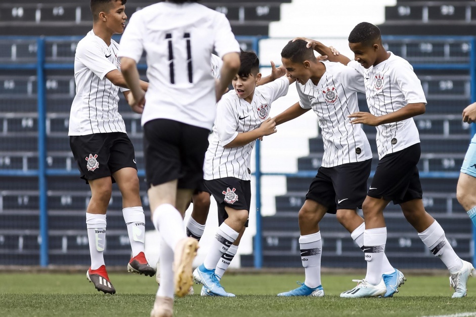 Corinthians bateu o Batatais por 3 a 0 neste domingo