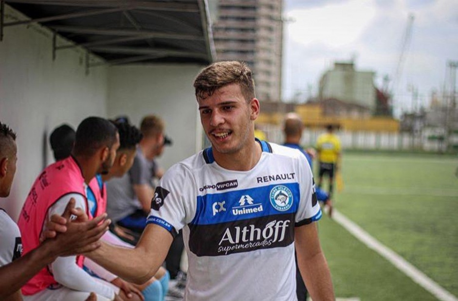 Eduardo Tanque, de apenas 17 anos, chega ao Corinthians com experincia profissional