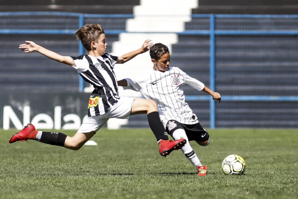 Sub-11 do Corinthians decide vaga na semifinal do Paulista contra o Santos