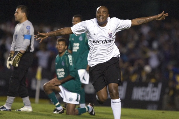 O meia Diogo Rincón era uma das figuras daquele time