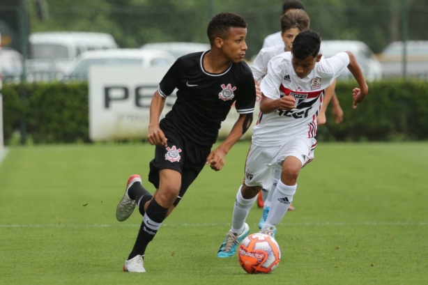 O Corinthians Sub-13 foi derrotado pelo S�o Paulo na manh� desta ter�a-feira
