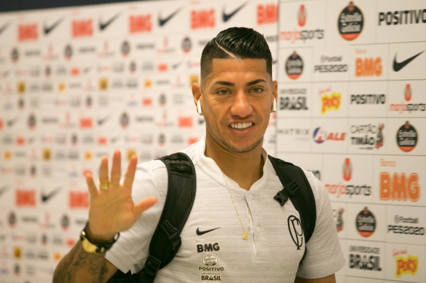 Com apenas 5,6, o volante Ralf foi eleito o melhor em campo pela Fiel
