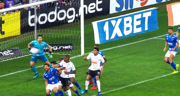 Corinthians foi derrotado pelo Cruzeiro dentro da sua casa