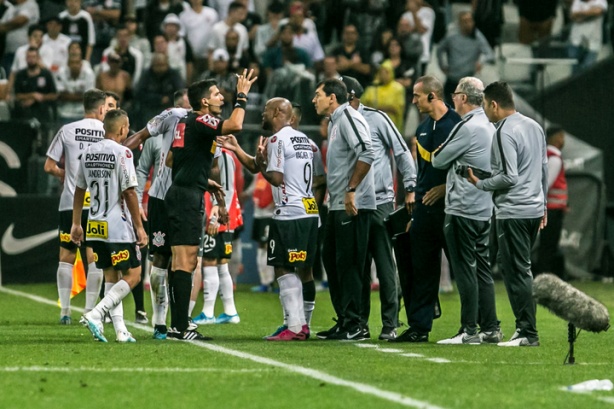Corinthians leva a virada e perde para o Cruzeiro por 2 a 1 em Itaquera; Carille foi expulso no segundo tempo