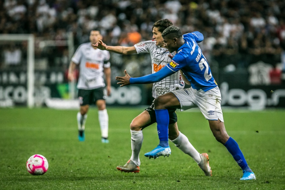 Corinthians perdeu de virada para o Cruzeiro na noite deste sbado