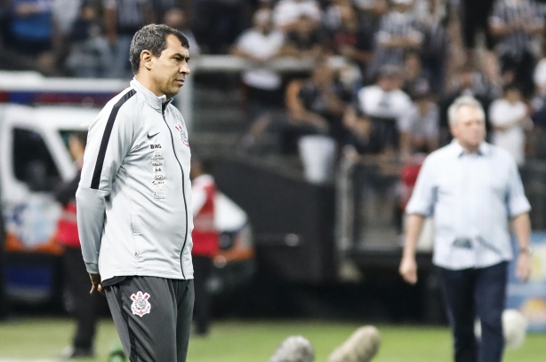 Fábio Carille questionou as decisões da arbitragem e citou erros em derrota do Corinthians
