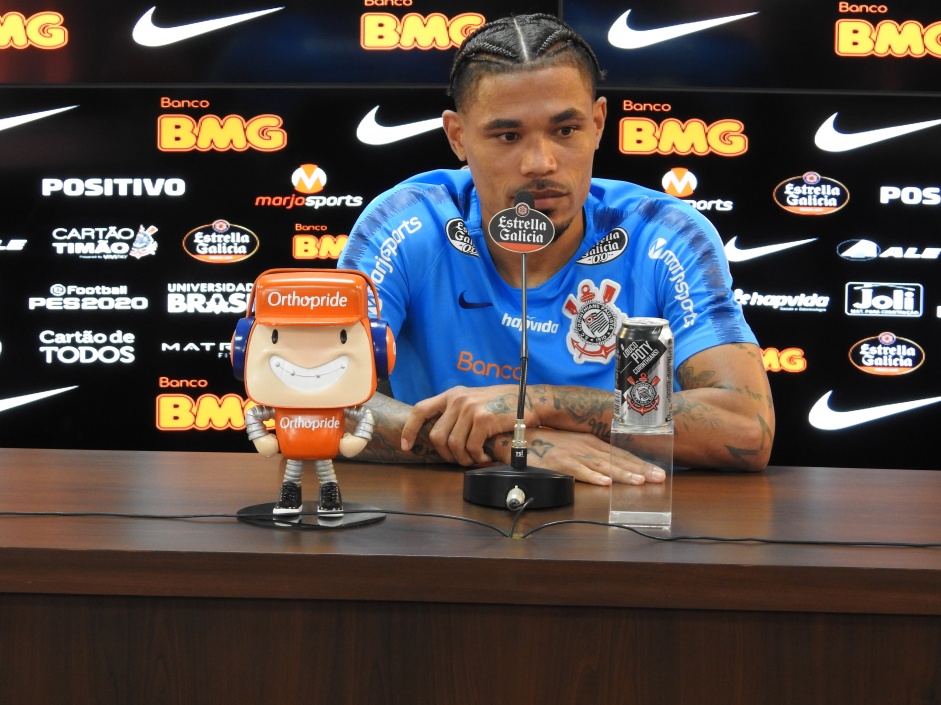 Jnior Urso concedeu entrevista coletiva nesta tera-feira no CT do Corinthians