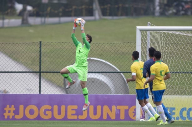 Matheus Donelli foi o goleiro do Brasil na vit�ria contra o Canad� por 4 a 1