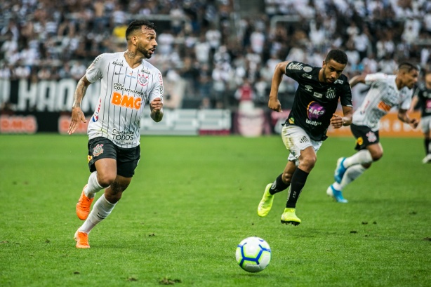 O Corinthians empatou com o Santos neste s�bado e ampliou a sequ�ncia sem vit�rias