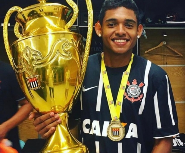 Dawhan, hoje rival, foi atleta da base do Corinthians por três temporadas