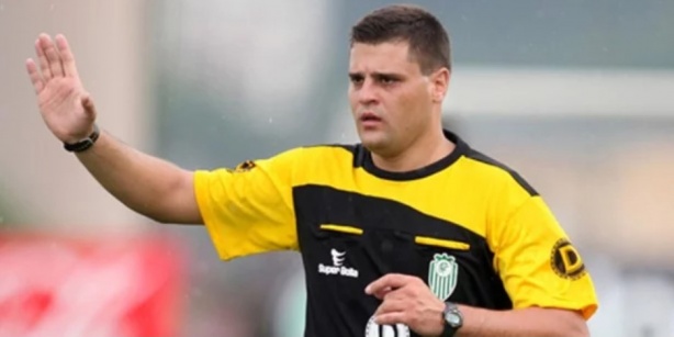 Rafael Traci apita o duelo entre Corinthians e CSA nessa quarta-feira