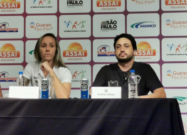 Pardal e Arthur Elias representaram o Corinthians na coletiva da final do Campeonato Paulista Feminino