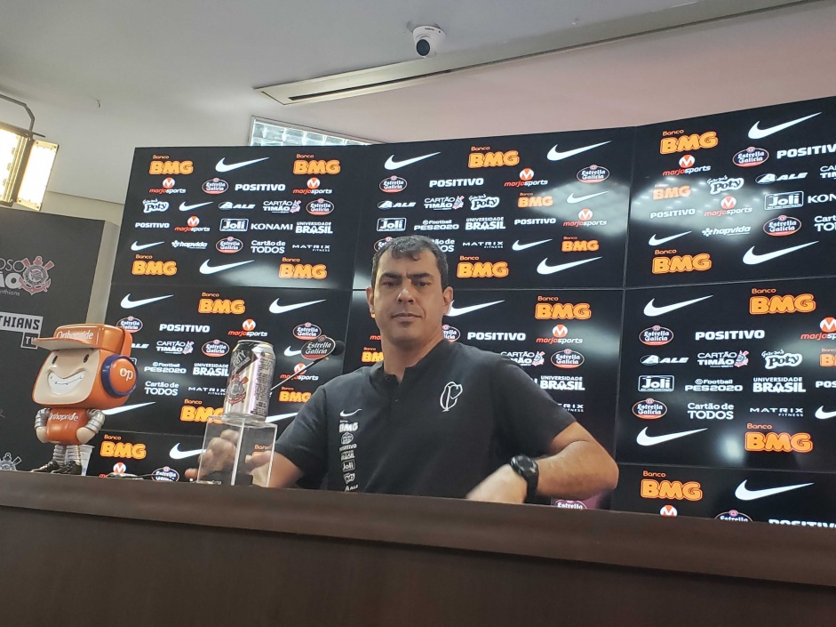 Fábio Carille balança no Corinthians em meio ao jejum de sete jogos sem vitória
