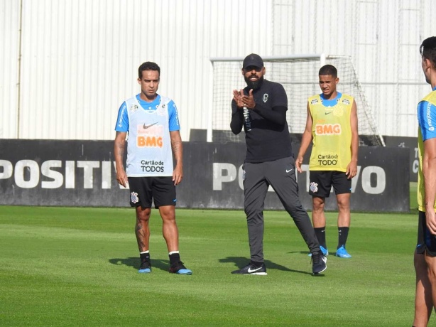 Dyego Coelho comandou seu primeiro treino como interino do Corinthians