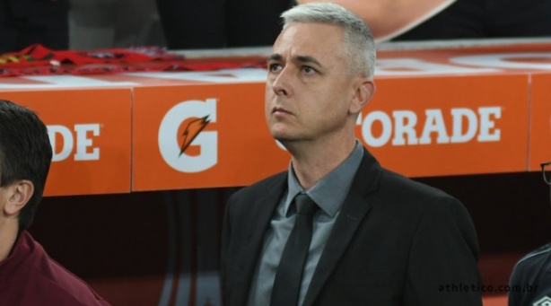Tiago Nunes n�o � mais t�cnico do Athletico Paranaense e est� livre no mercado