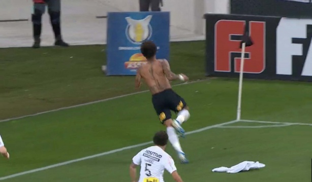 J�nior Urso marcou um dos gols do Corinthians