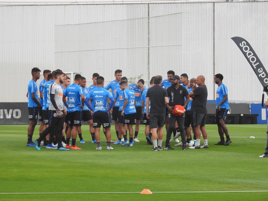 Corinthians se reapresentou ao CT na tarde desta quinta-feira; apenas reservas apareceram em campo