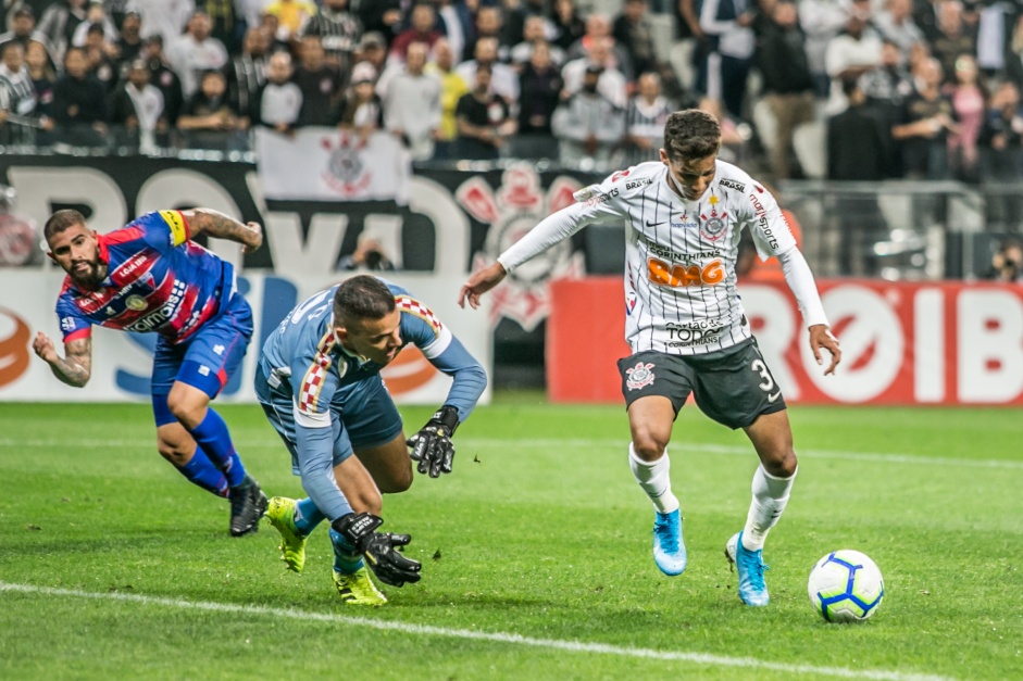 Pedrinho perdeu oportunidade nos minutos finais do jogo, mas foi essencial para a vitria do Corinthians