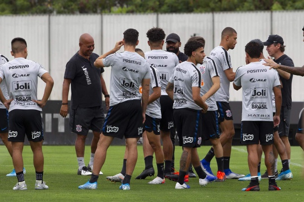 Dyego Coelho comandará o Corinthians pelo terceiro jogo consecutivo neste domingo, diante do Inter, na Arena