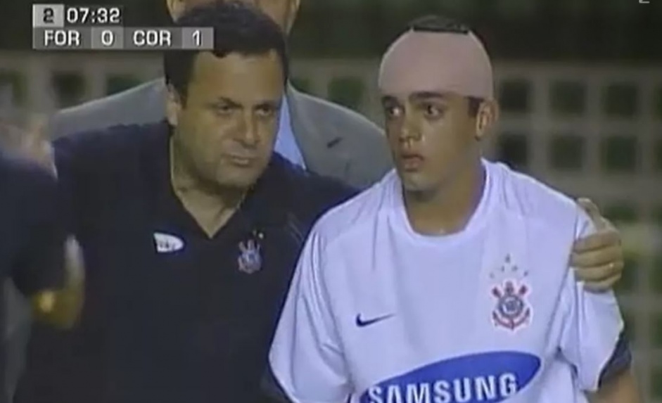 Fagner s estreia em 2006 diante do Fortaleza porque o Coelho estava lesionado