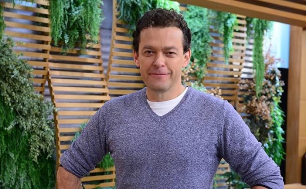 Fernando Rocha, ex-apresentador da Globo, cutucou Thiago Neves nas redes sociais