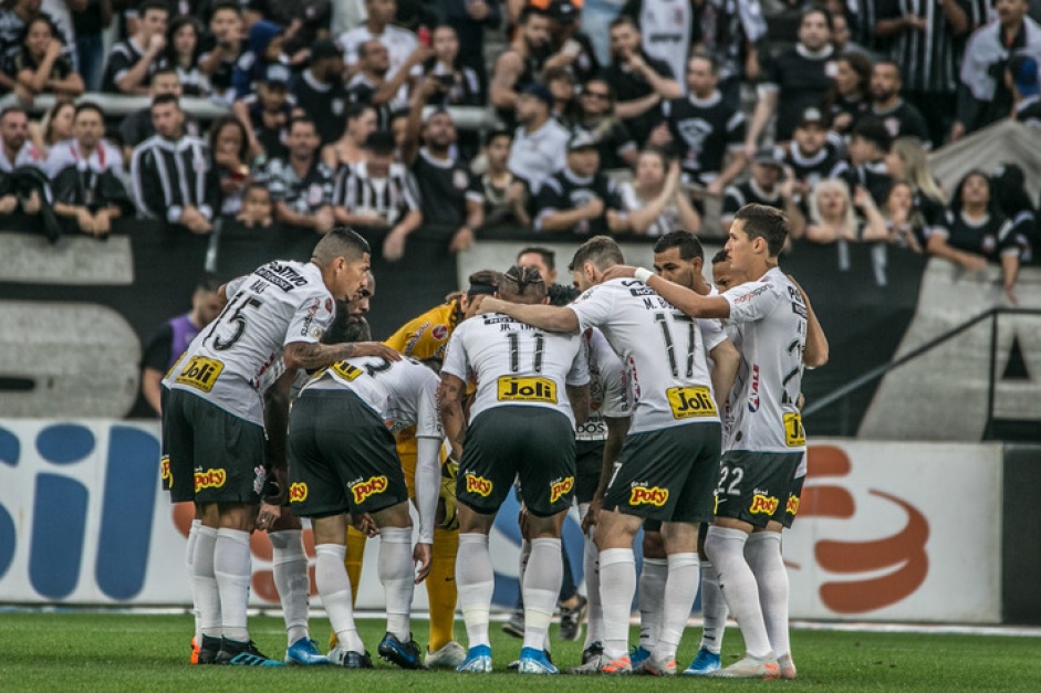 Corinthians e Internacional ficaram apenas no empate sem gols neste domingo