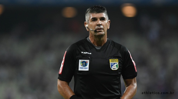 Marcelo de Lima Henrique volta a apitar jogo do Tim�o depois de cinco meses