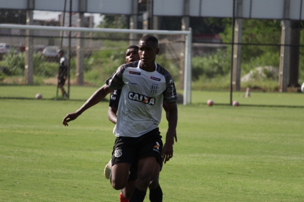 Matheus Alexandre, de 20 anos, foi contratado em abril e seguiu na Ponte Preta