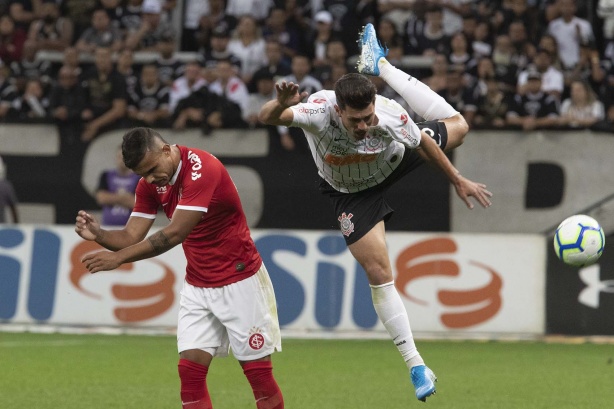 O Corinthians empatou com o Internacional e viu suas chances de classifica��o para a Libertadores ca�rem