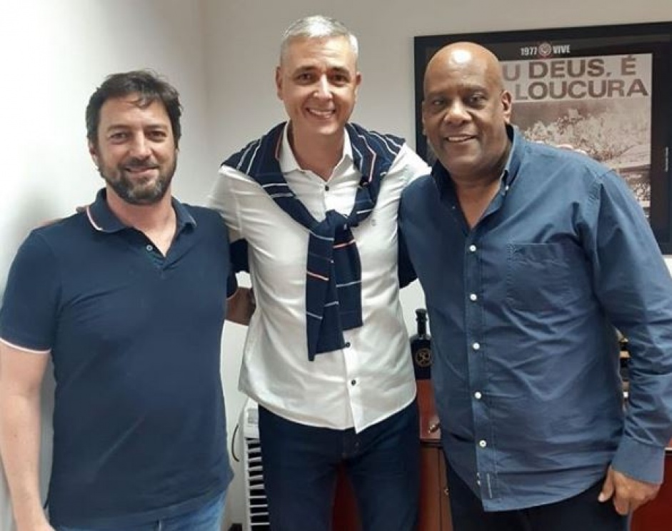 Tiago Nunes ao lado de Andr Nego e Dulio Monteiro Alves