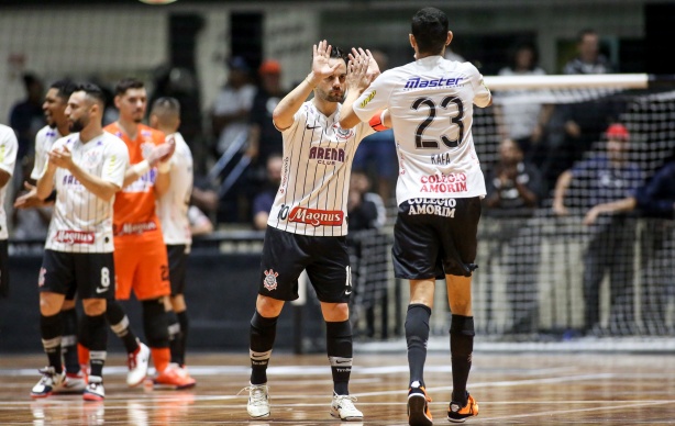 Deives marcou o gol do empate para o Tim�o no nordeste