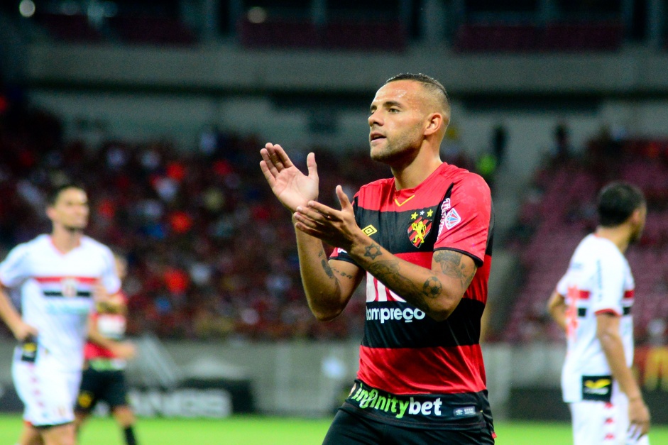 Na noite desta quarta-feira, diante da Ponte Preta, Guilherme chegou a 17 gols na Srie B