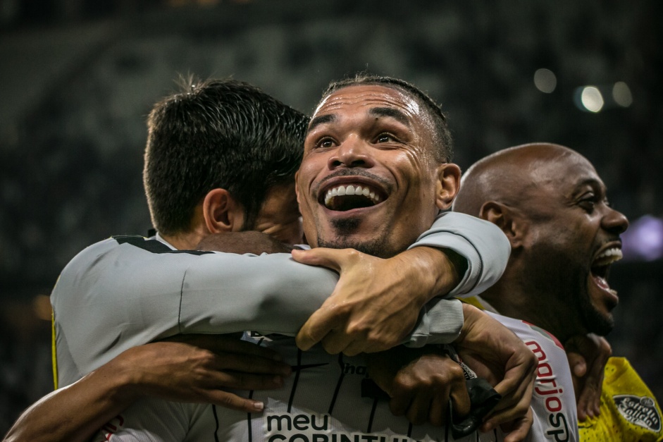 Jnior Urso marcou o segundo gol da vitria do Corinthians nesta quarta-feira