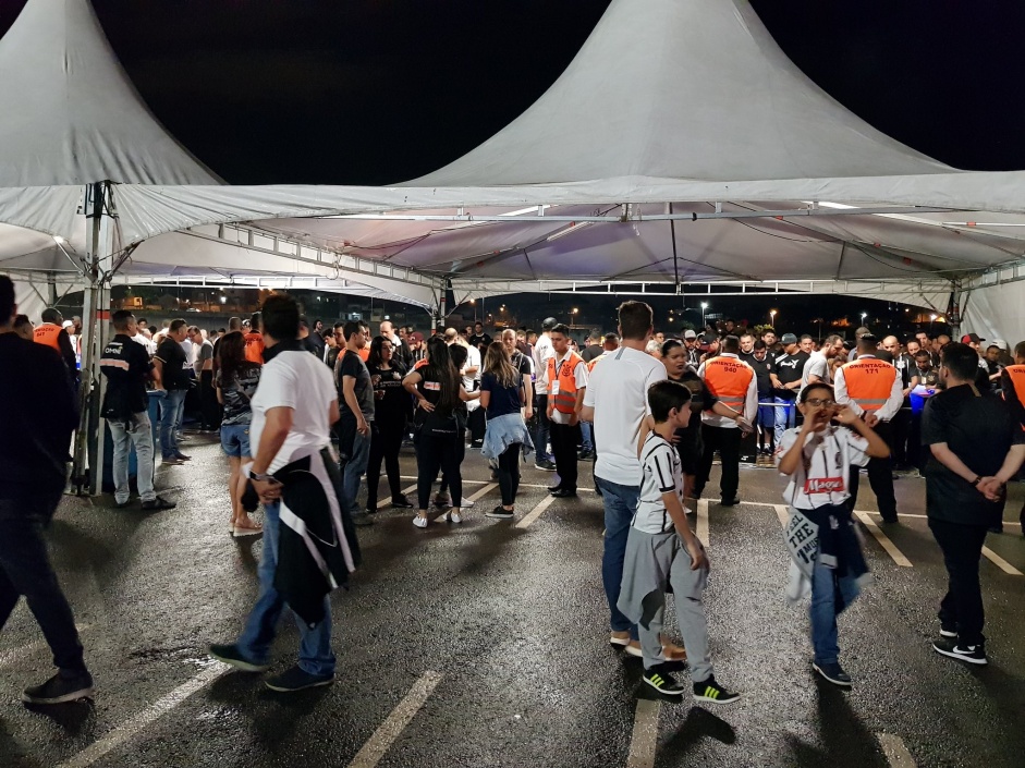 Corinthians quer voltar a ter mais de 100 mil scios-torcedores adimplentes