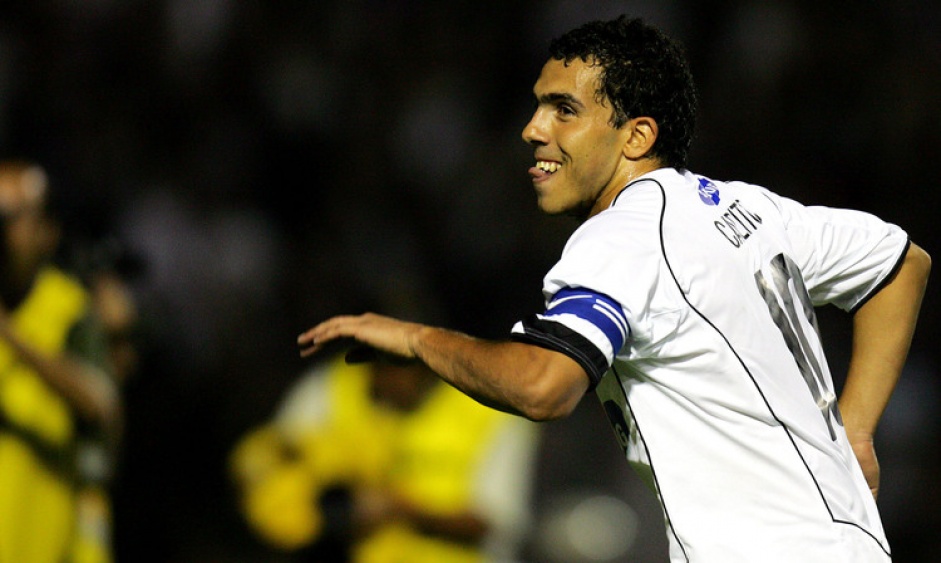 Carlitos Tevez vestiu a camisa do Corinthians entre os anos de 2004 e 2005