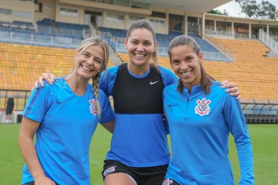 Equipe feminina do Corinthians far amistoso contra as Amigas de Milene Domingues