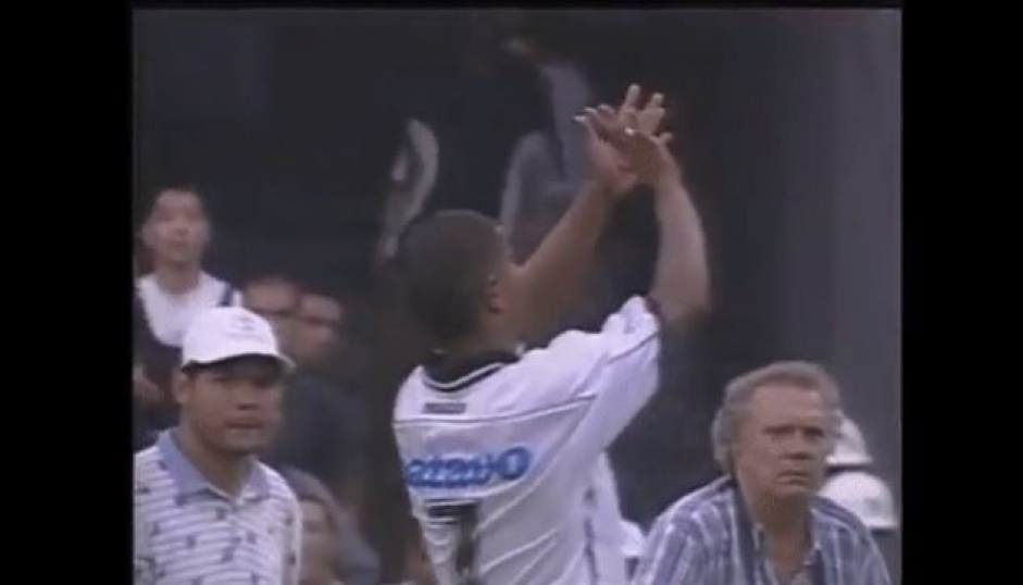 Marcelinho Carioca se irritou aps expulso em Drbi pela Libertadores de 1999
