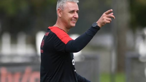 Tiago Nunes tem trabalhado com a diretoria no planejamento do Corinthians-2020