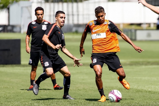 Gabriel e Pedrinho renovaram seus contratos com o Corinthians; meia-atacante, se pintar oferta alta, ainda pode sair