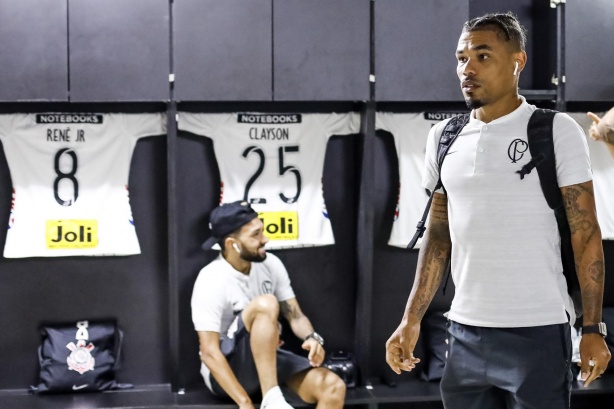 Júnior Urso, hoje do Orlando City, compareceu aos jogos do Corinthians
