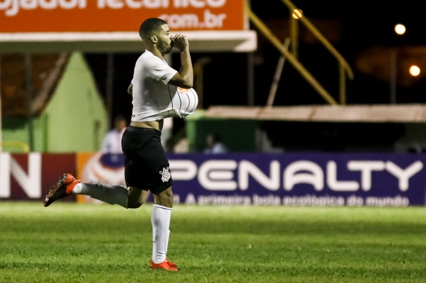 Walisson durante a comemora��o de seu primeiro gol pelo Corinthians em 2020