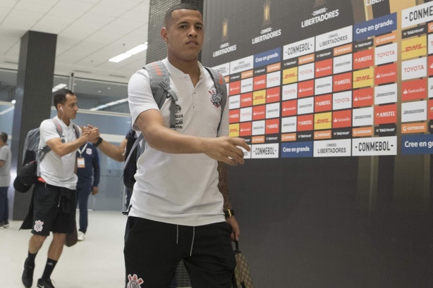 Sidcley ainda não sabe se conseguirá ir para a Florida Cup com o elenco