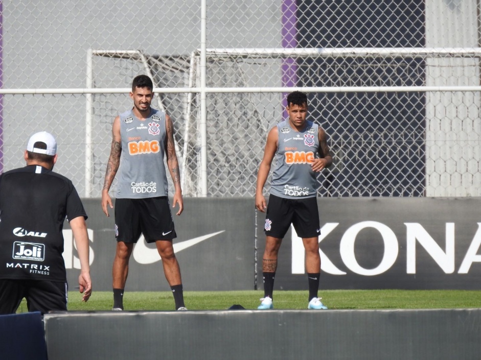 Sidcley participa de seu primeiro treino neste retorno ao Corinthians