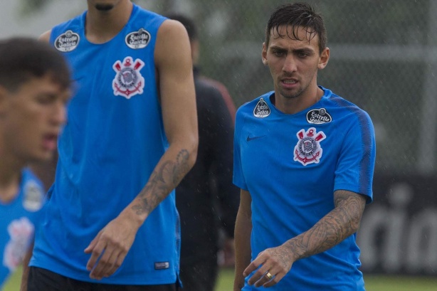 Gustavo s� fez cinco jogos pelo Corinthians desde a sua chegada