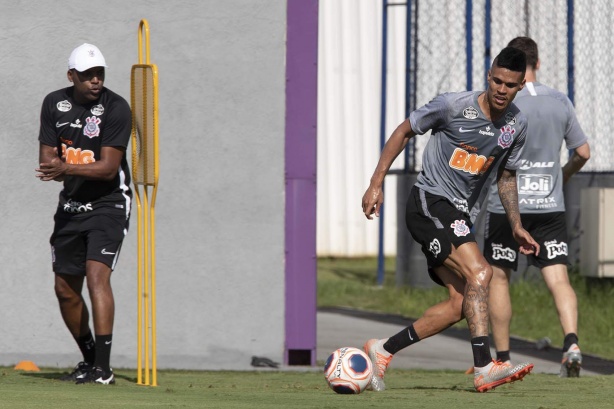 Richard voltou para o Corinthians e já treina com o grupo no CT