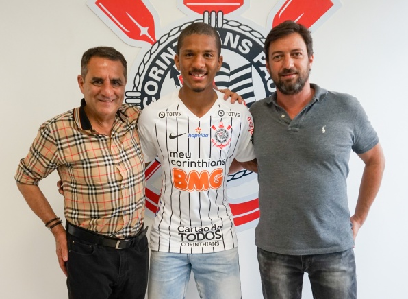 Dav� posou oficialmente com a camisa do Corinthians pela primeira vez