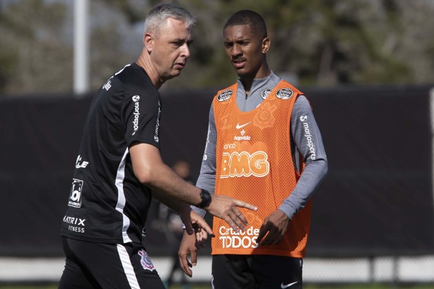 Dav� revelou conversa com Tiago Nunes sobre posicionamento no Corinthians
