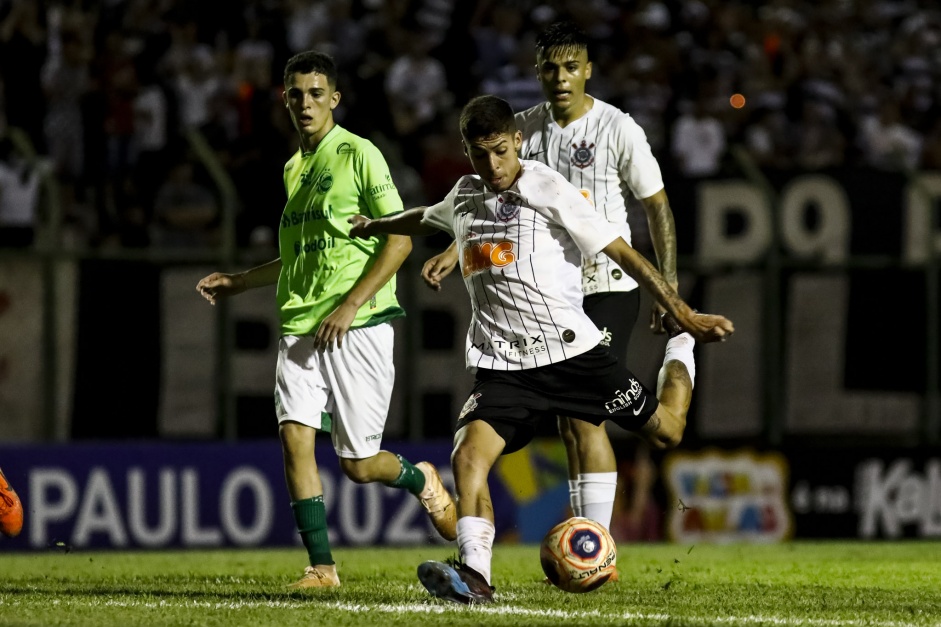 Gabriel Pereira foi o nome do jogo do Corinthians novamente