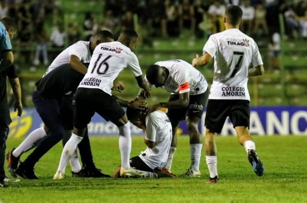 Richard se emocionou muito ap�s marcar o gol na vit�ria contra o Juventude